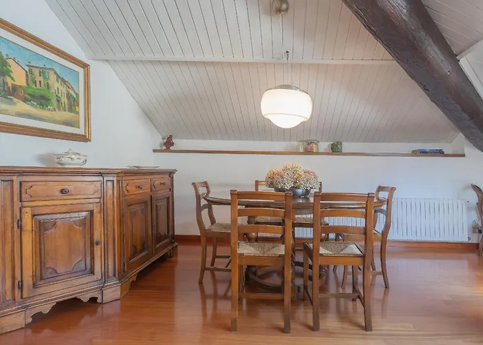 アパート La Mansarda